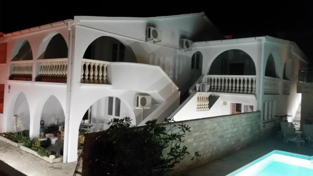 Apartments "I & I" Паг Стая снимка