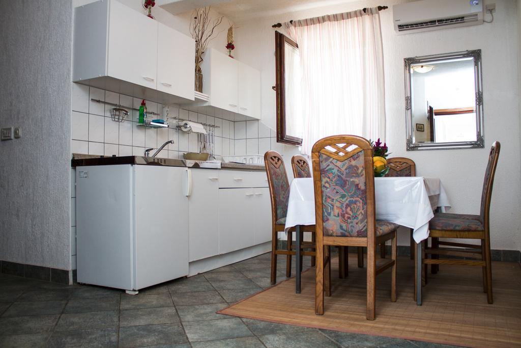 Apartments "I & I" Паг Екстериор снимка